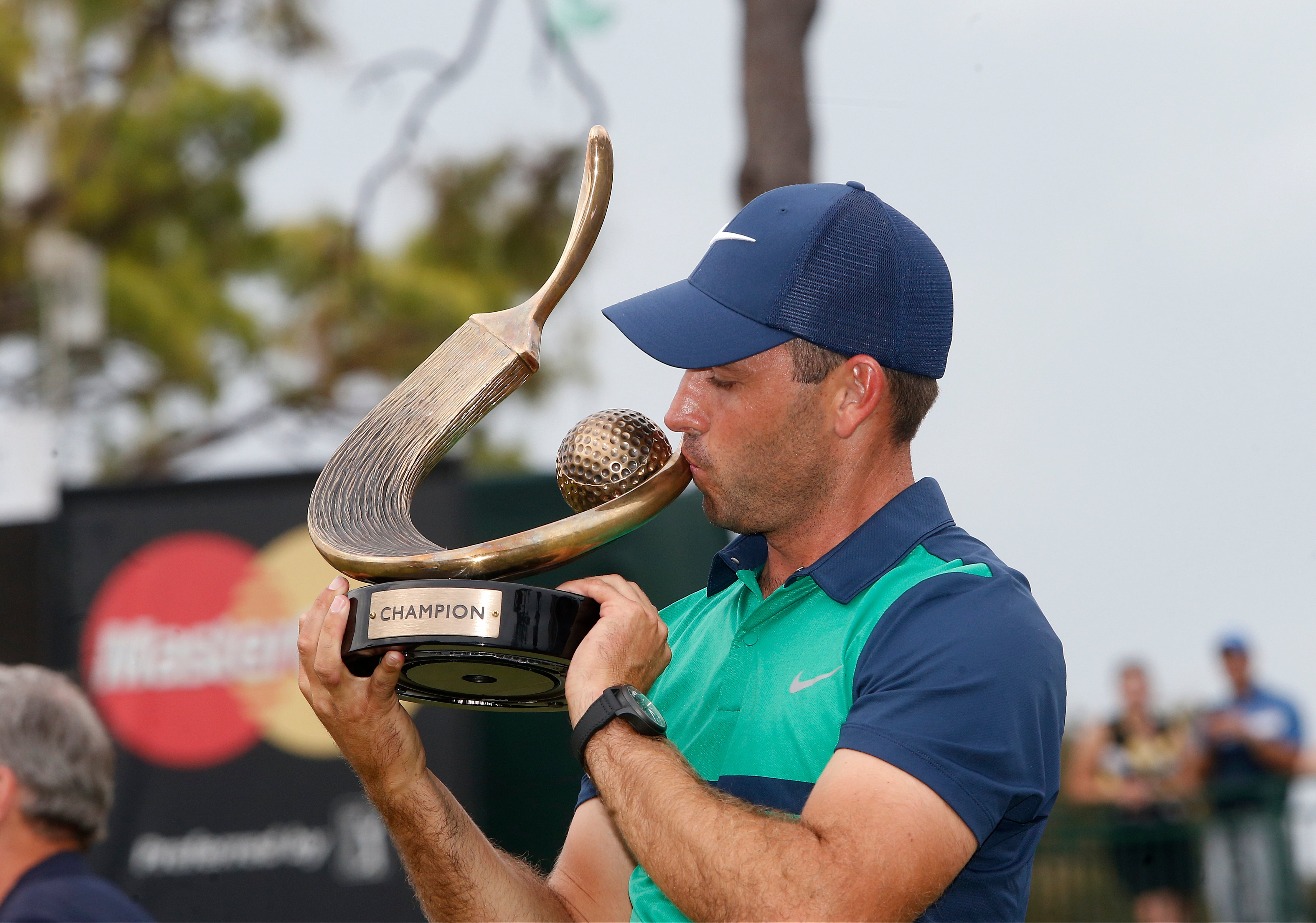 Valspar Only Muddies Field of 