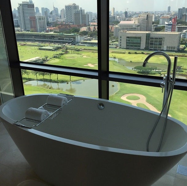 <strong>@Westwood_Lee</strong>
If carlsberg did baths they'd do them overlooking a golf course & racetrack!