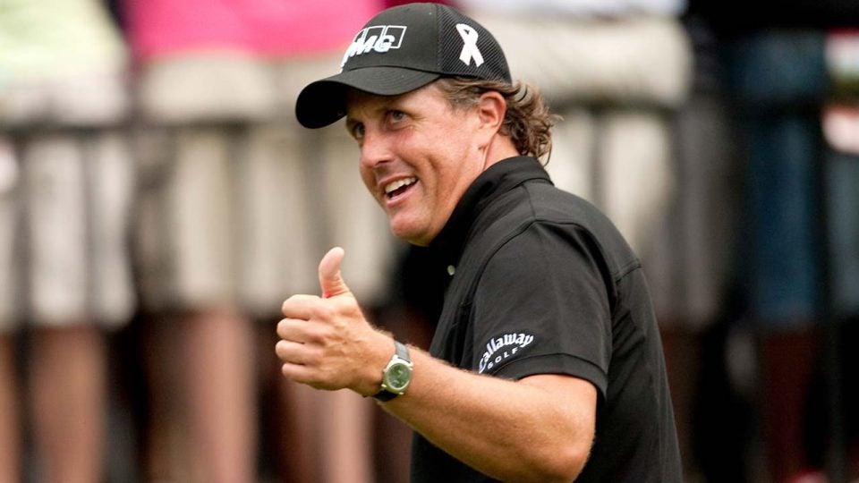 Phil Mickelson speaks Spanish to tell fans he'll sign autographs after ...