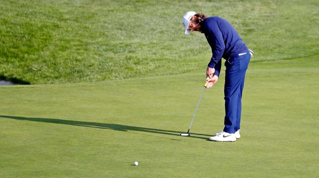 Tommy Fleetwood putts with the claw grip during the 2018 Ryder Cup.