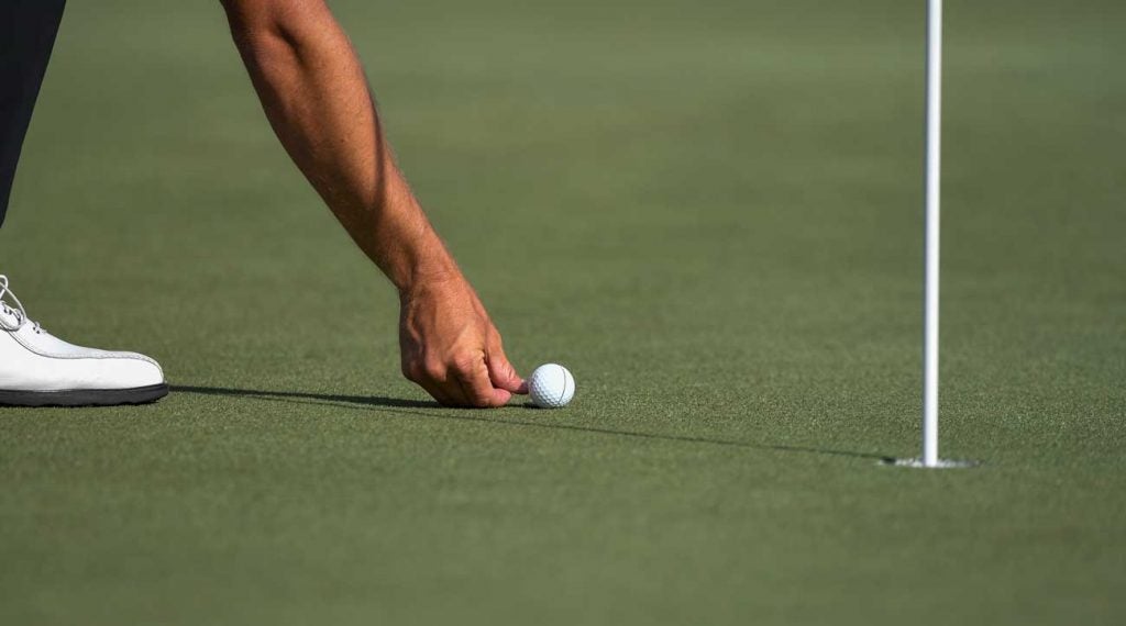 How do pros avoid Rule 221 when they backstop on the green? Rules Guy