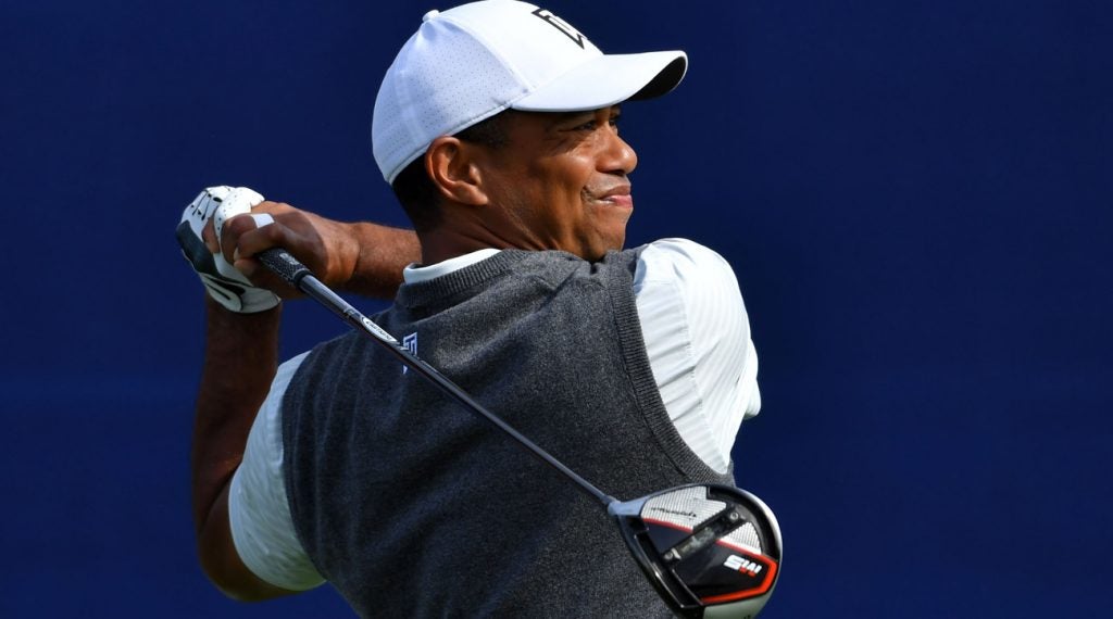 Tiger Woods tees off during the first round of the 2019 Farmers Insurance Open