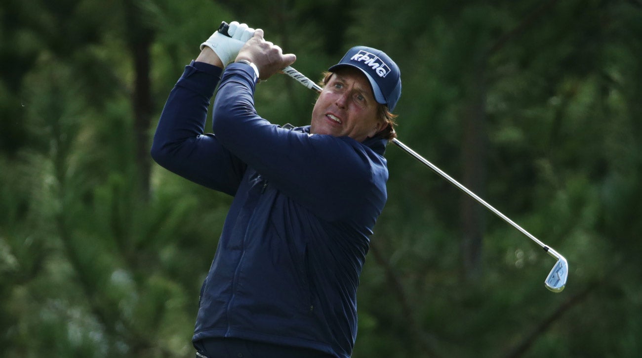 Phil Mickelson bounced back from his missed cut at last week's WMPO with an opening round of 65 at Pebble Beach.