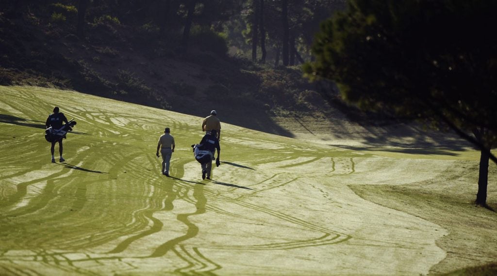 Can you use a line you've drawn in the dew as a target line during your round?