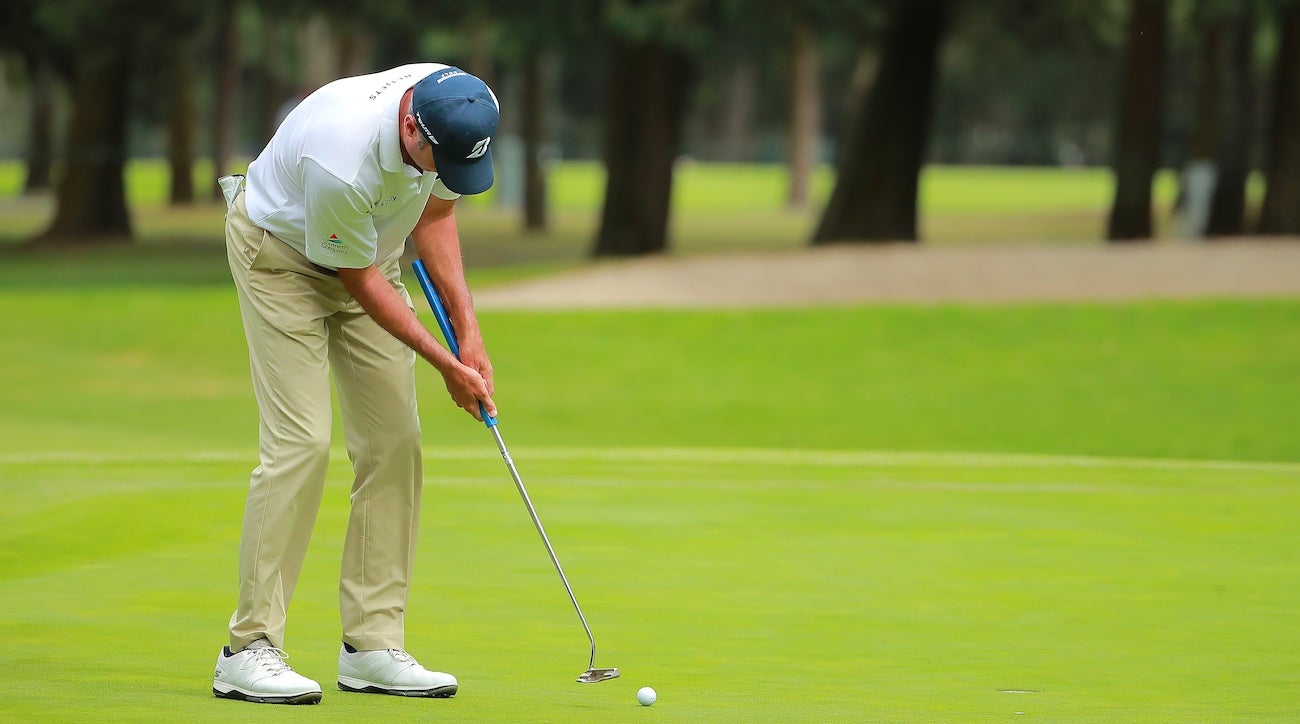 Other players have embraced Matt Kuchar's arm-lock method.