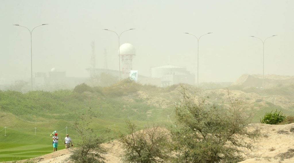 Worst golf weather? Sandstorm suspends Oman Open