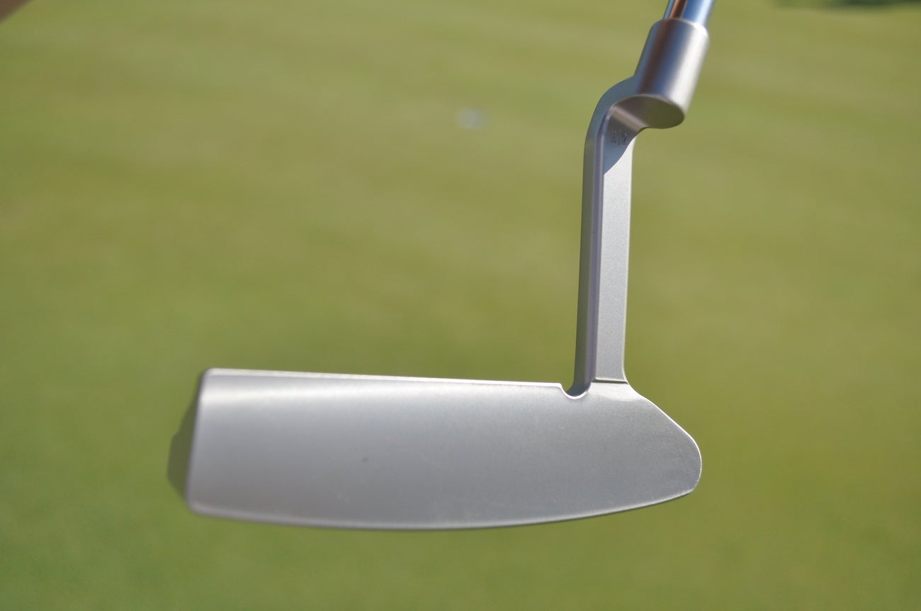 Toulon Design's Rochester putter normally has deep cross-hatch grooves all over the face. However, this face is completely smooth.