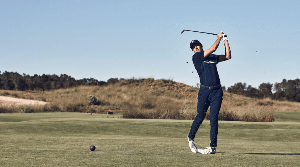 Jordan Spieth will be in head-to-toe navy blue on Masters Sunday.