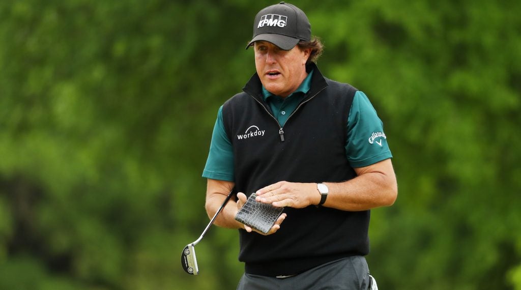 Phil Mickelson returned to Odyssey's Stroke Lab Nine putter. 