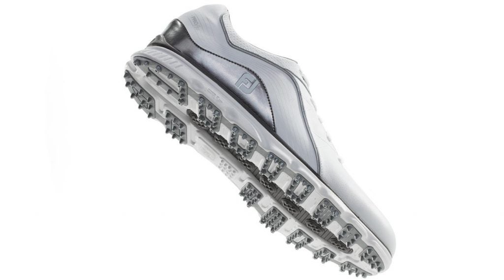 metal spike golf shoes
