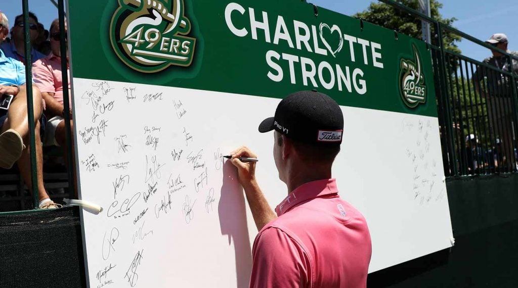 Webb Simpson was among those honoring the shooting victims in Charlotte.