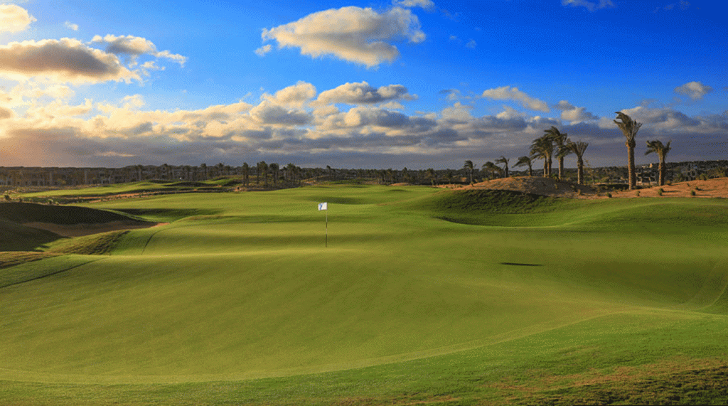 New Egyptian golf course offers views of pyramids PHOTOS