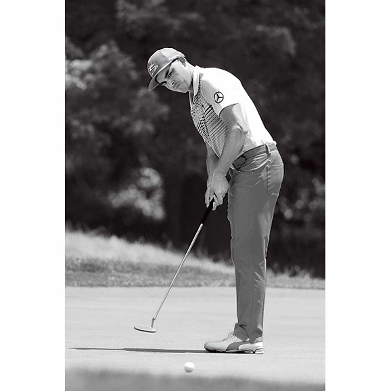 Getting a Grip on a More Comfortable Putting Stroke - Sports Illustrated