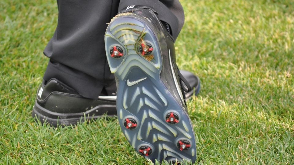 tiger woods spikeless golf shoes