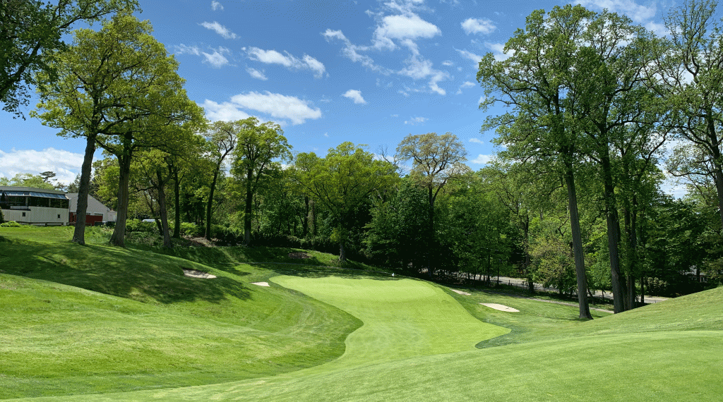 The par-4 18th hole at Engineers sits in a natural amphitheater.