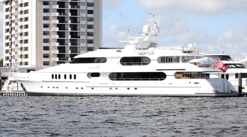 what does tiger woods yacht look like
