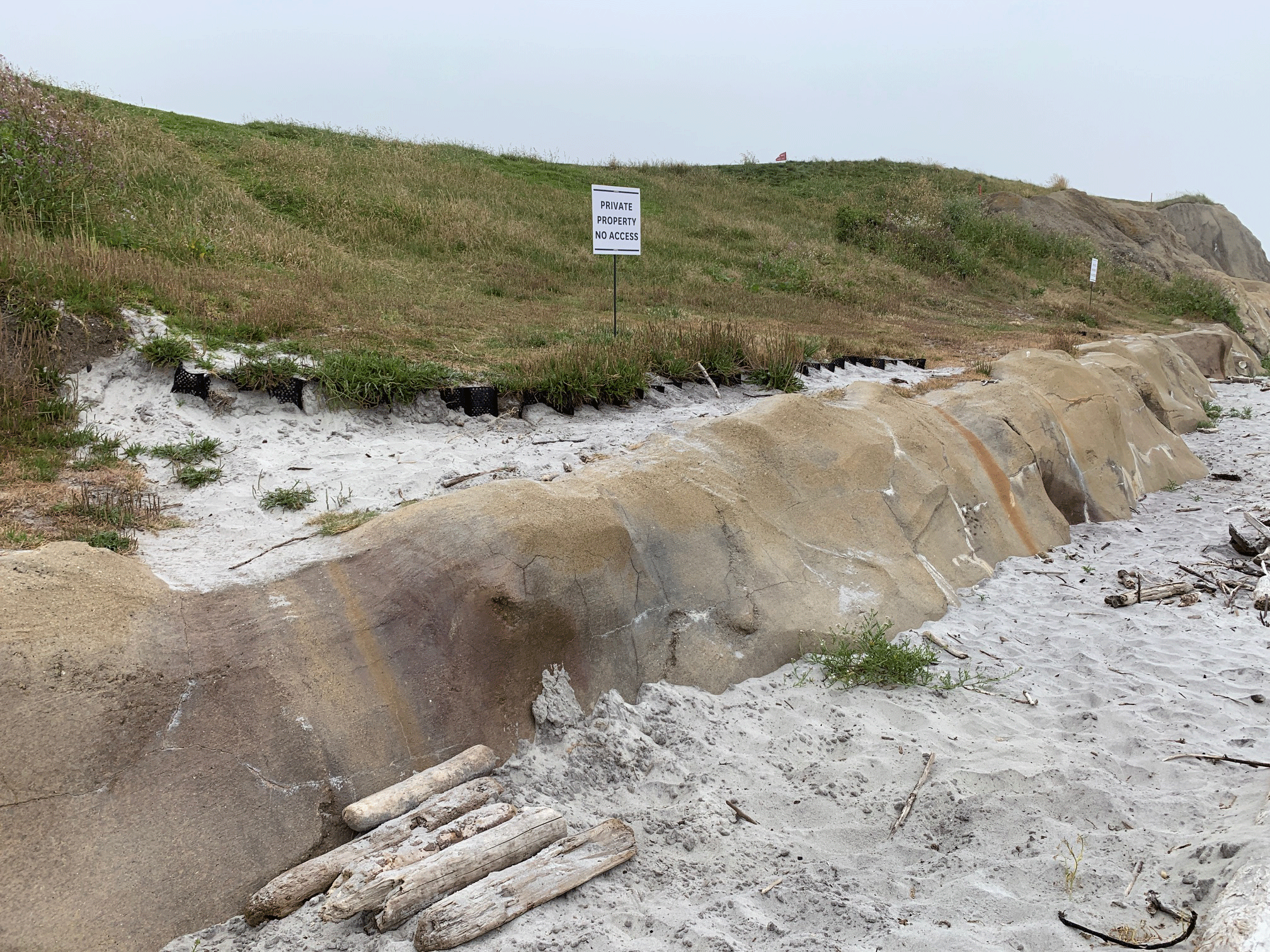 The base of the mini-hike to the 10th hole.