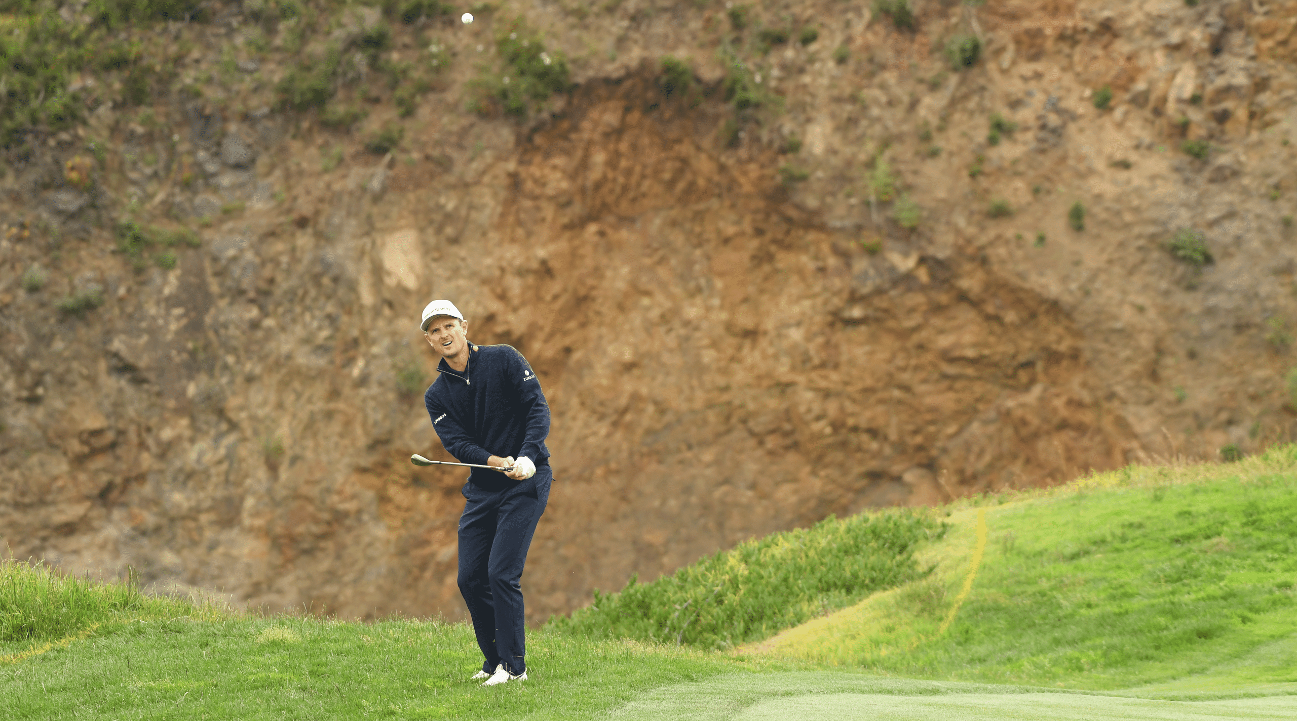 Justin Rose plays a chip shot in the final round of the 2019 U.S. Open.