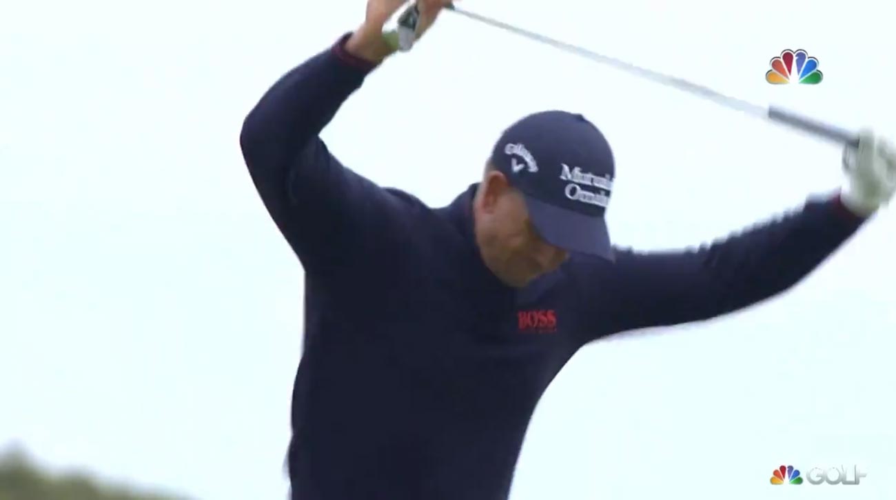 Henrik Stenson snaps club after shank at British Open