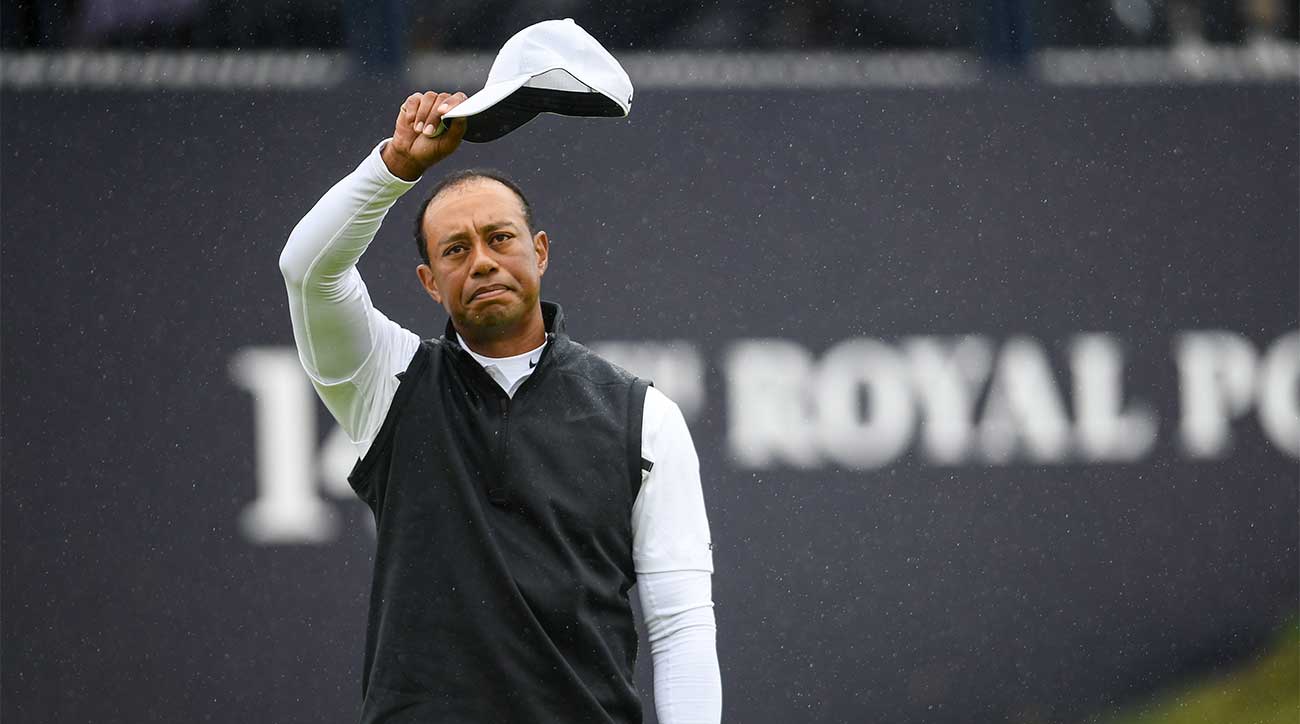 Tiger Woods waves to the crowd after his early exit on Friday.