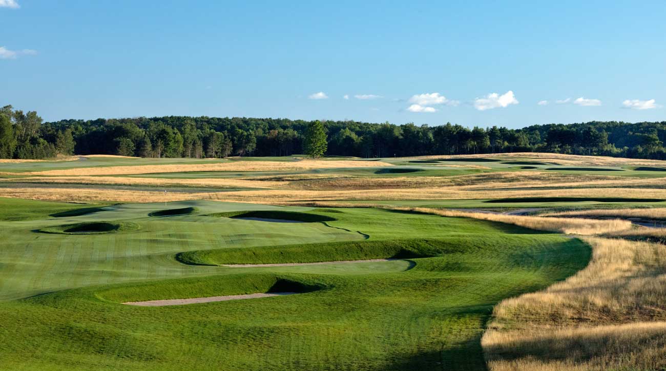 Michigan's Arcadia Bluffs is well worth a buddies' trip.