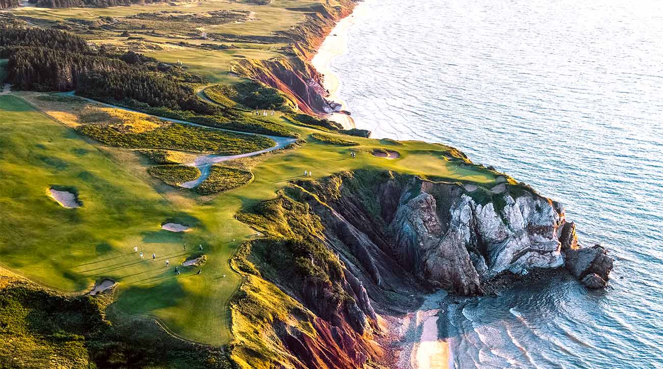 A view of the stunning par-3 16th hole at Cabot Cliffs.