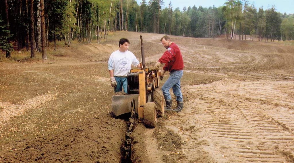 Early in the construction phase, workers prep for proper drainage on the course’s fourth green. The crew, made up of 22 nationalities, arrived in Moscow from as far away as Ecuador. Eventually, Russian nationals were trained to maintain the course themselves (with a little extra help from the Finns).
