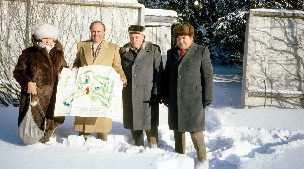 Beneath the snow at Nakhabino lies Moscow CC’s routing, mapped out by Bobby Jones, with help from project engineer Olga Korchagina (far left) and Deputy Prime Minister Ivan Ivanovic Sergeyev (second from right).