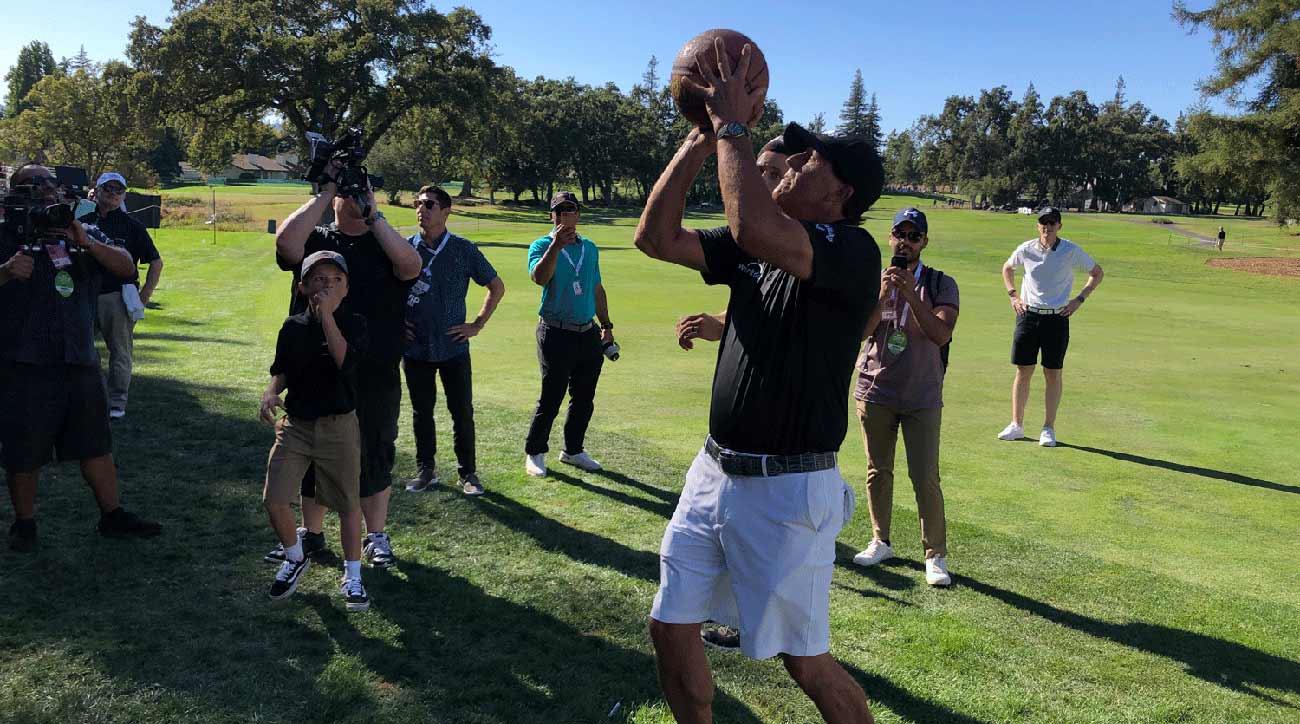 Barber: Stephen Curry keeps up with Phil Mickelson at Napa's Safeway Pro-Am