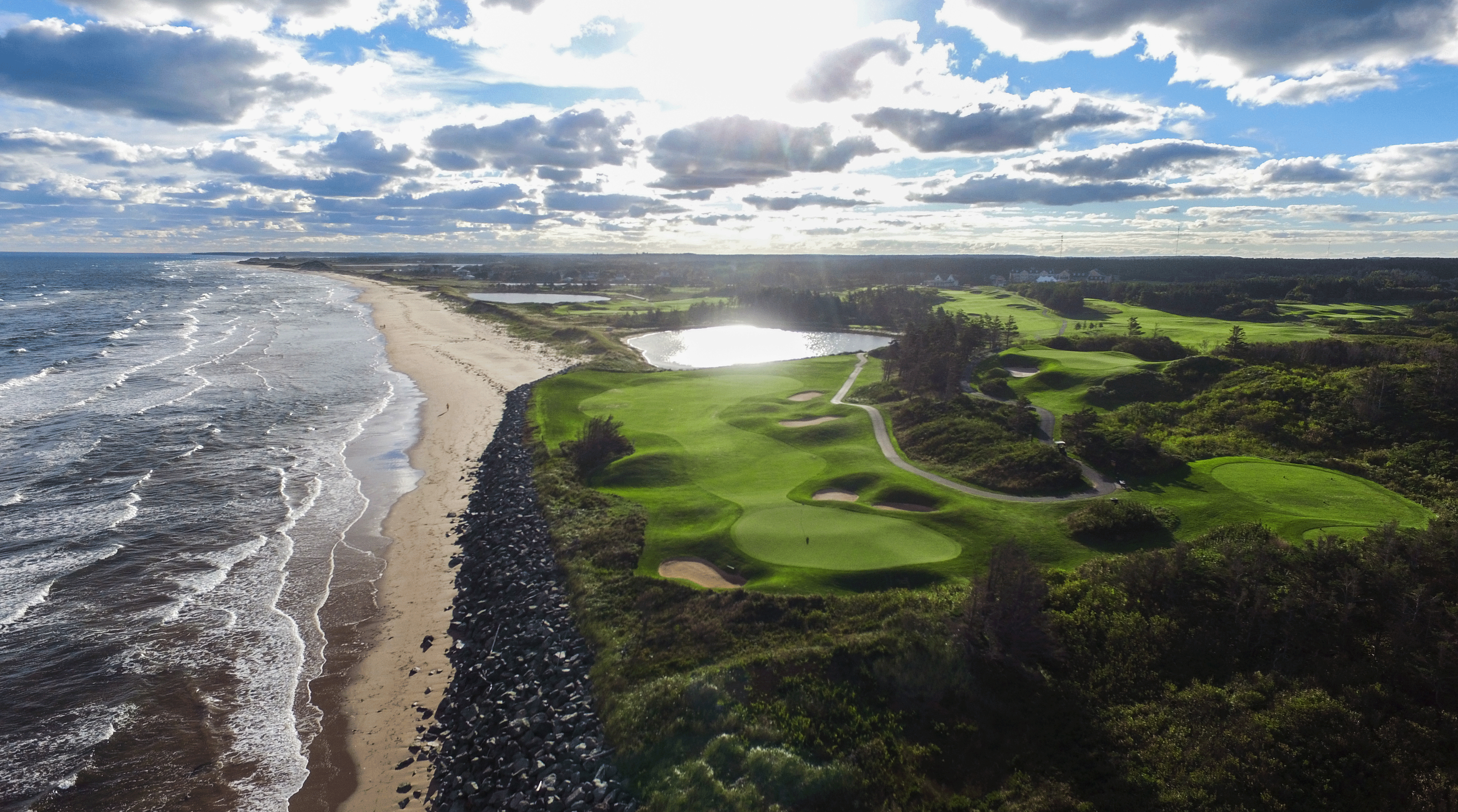 The golf course at Rodd Crowbush sits hard against the beach.