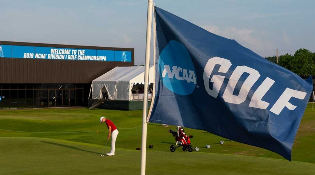 A player hits a putt at the NCAA Division I Championships.