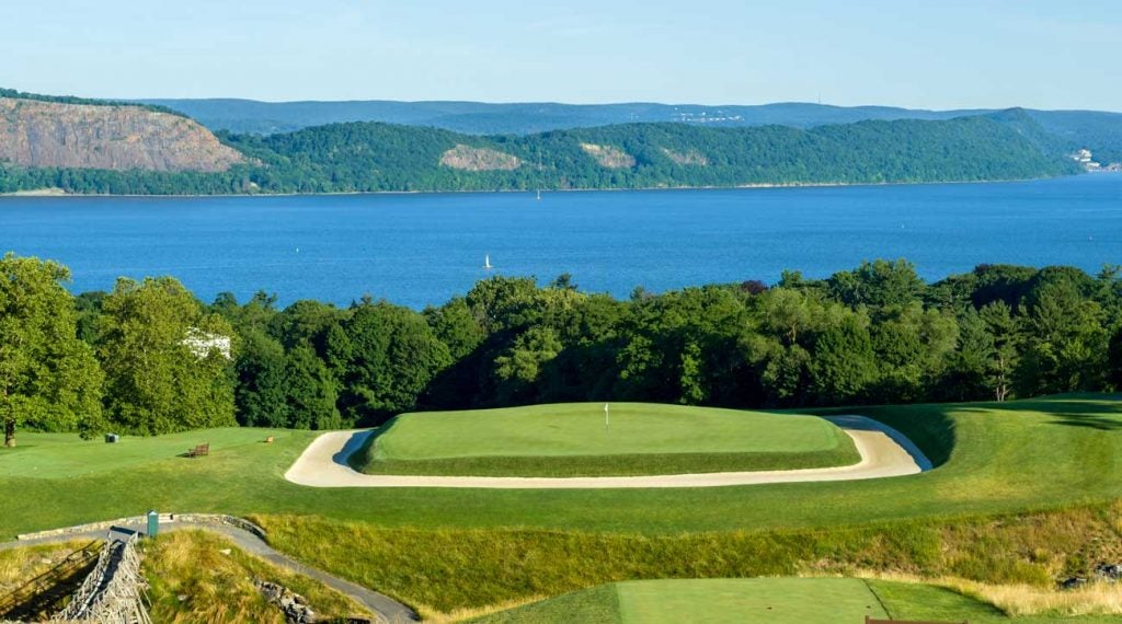 <p/><span>Scarborough, NY</span> <span>C.B. Macdonald/Seth Raynor, 1913/AW Tillinghast, 1929/Gil Hanse, 2017</span>

<p>This Westchester County course has always enjoyed a spectacular component to it, courtesy of breathtaking views of the Hudson River. What it never enjoyed was playing interest 50 yards and in to its greens. That changed in 2016 when Hanse embarked on a two-year project to imbue the greens with a C.B. Macdonald flair that, well, even Macdonald would appreciate. (New) </p>