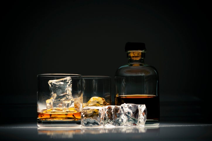 How to add ice to your whiskey, according to science