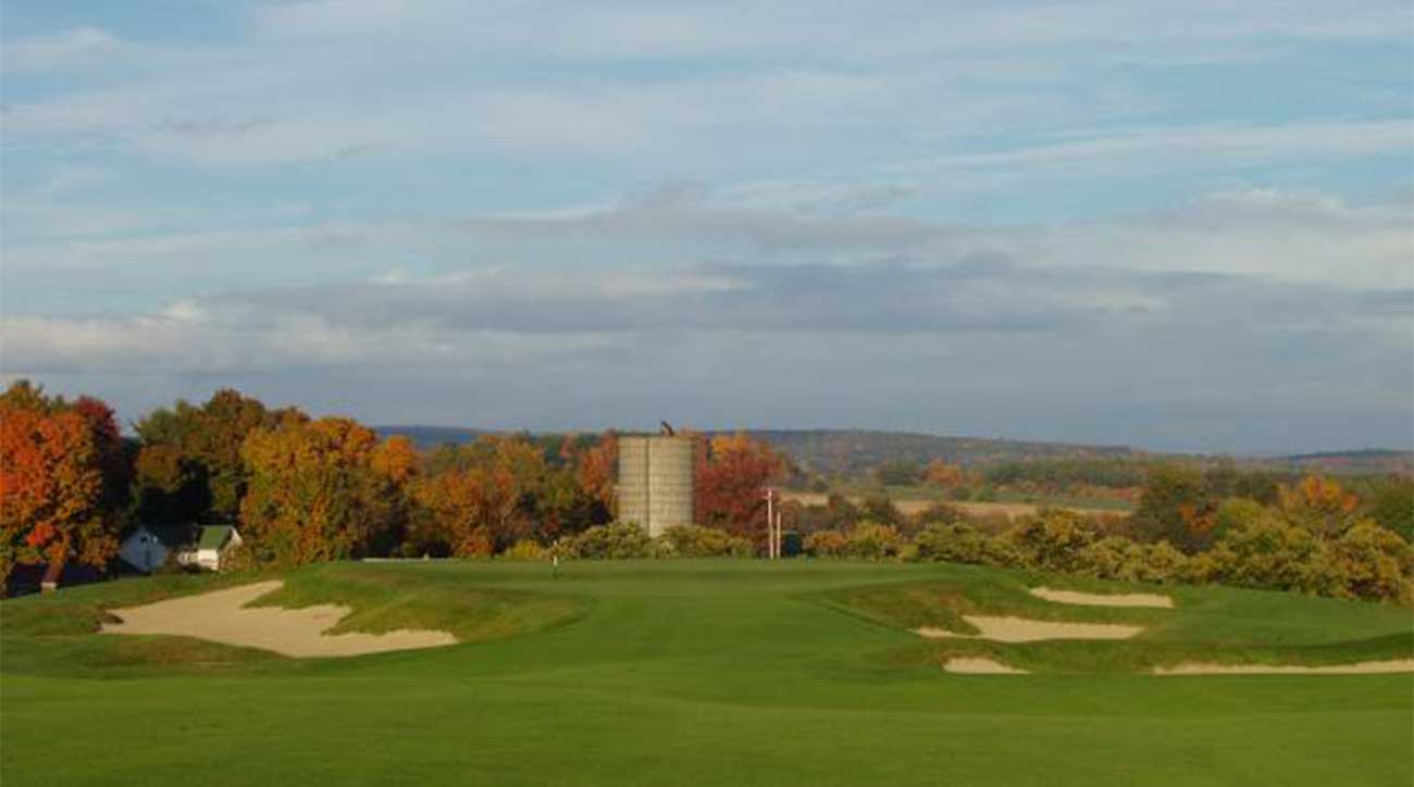 Scenic, quiet and beautiful. The 3rd at OKGC is a hole to remember (and the golf's not half-bad either).