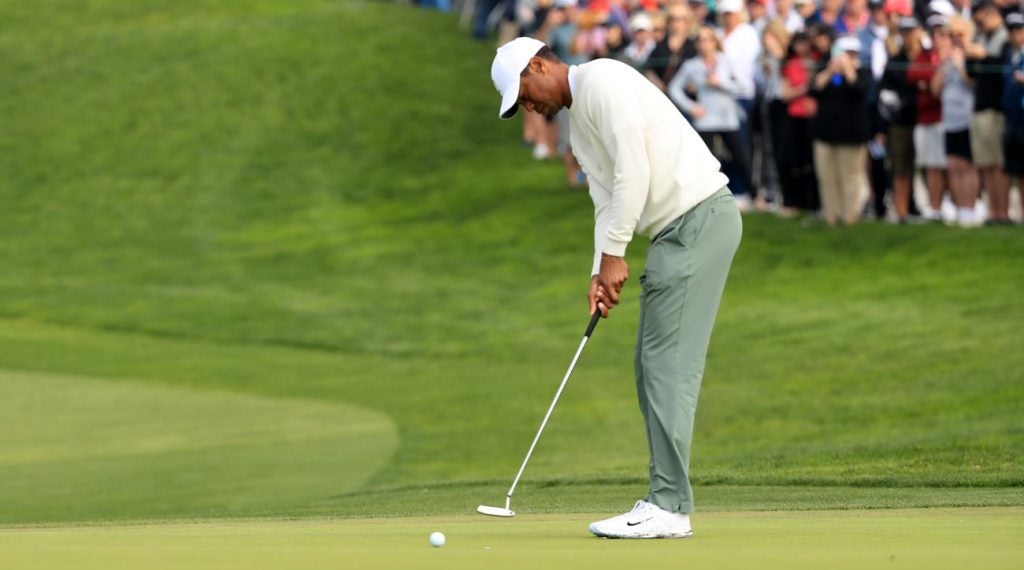 Tiger Woods putts during the second round of the 2020 Farmers Insurance Open