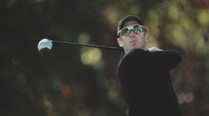 David Duval of the United States keeps his eye on his shot during the Williams World Challenge golf tournament on15 December 2001 at the Sherwood Country Club in Thousand Oaks, California, United States. (Photo by Jeff Gross/Getty Images)