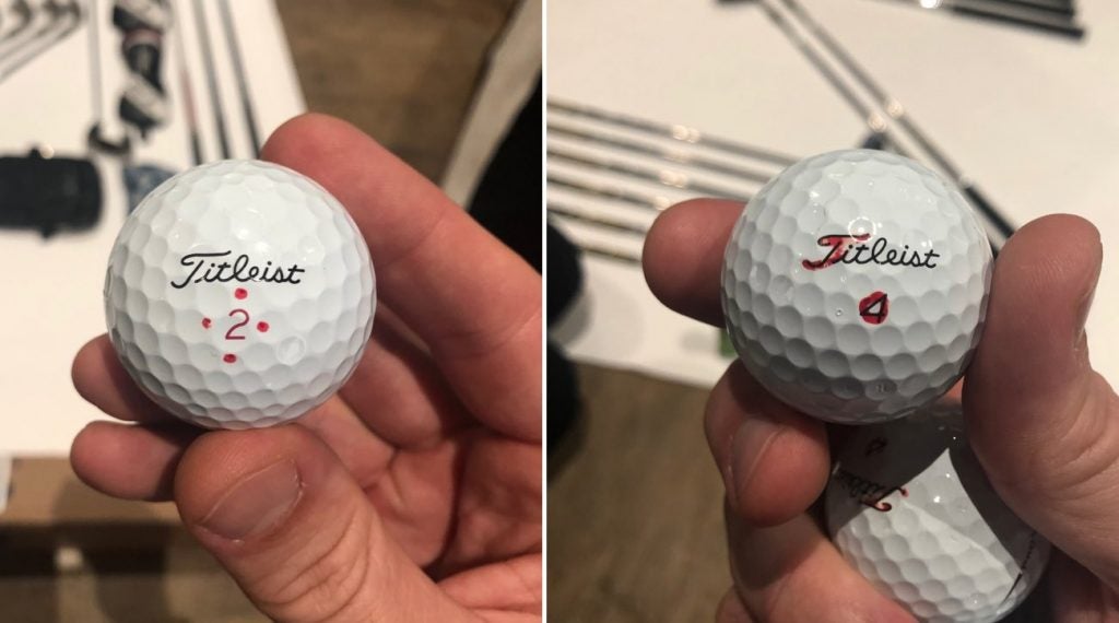 How Justin Thomas (L) and Webb Simpson (R) mark their Titleist golf balls. 