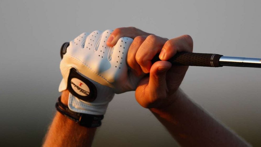 What's the difference between a strong, weak and neutral golf grip?