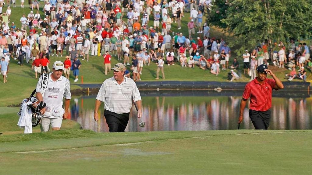 Mark Calcavecchia and Tiger Woods walk onto a green at the 2007 Tour Championship.