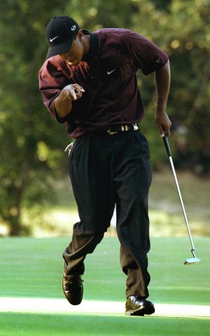 Tiger Woods walks in a putt at the 2000 PGA.