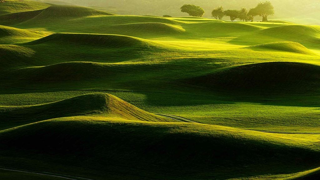 golf hole with many mounds
