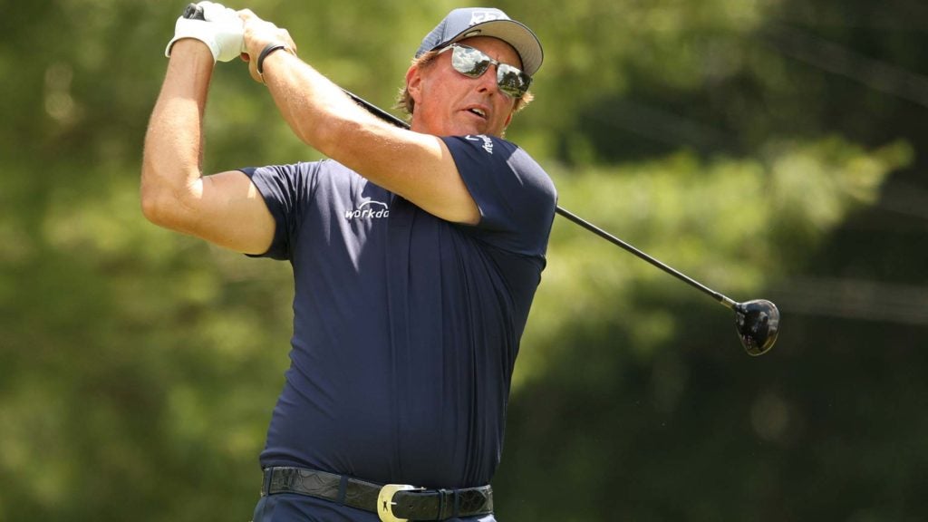 phil mickelson swings at the travelers