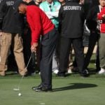 tiger woods warms up