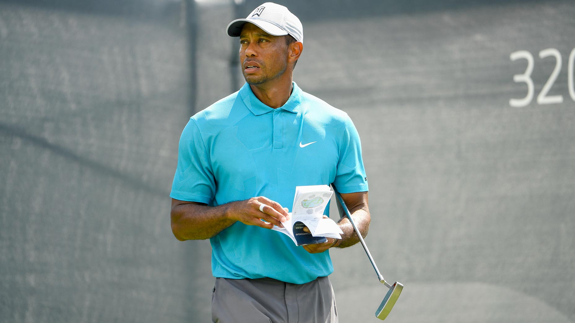 Tiger Woods Explodes On The 17th Hole At The Bmw Championship Exbulletin