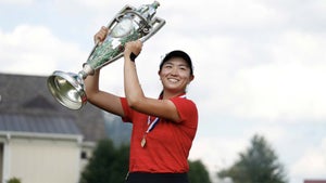 rose zhang with the trophy