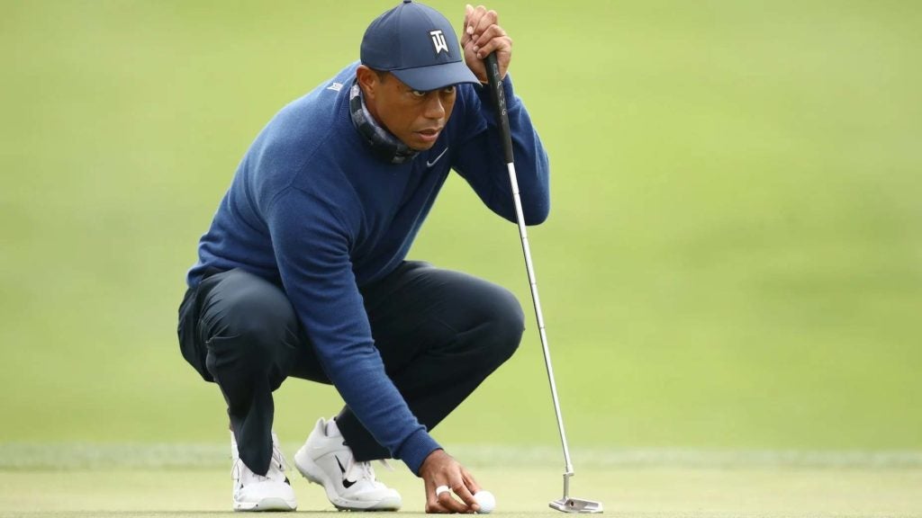 Tiger Woods putts at PGA Championship