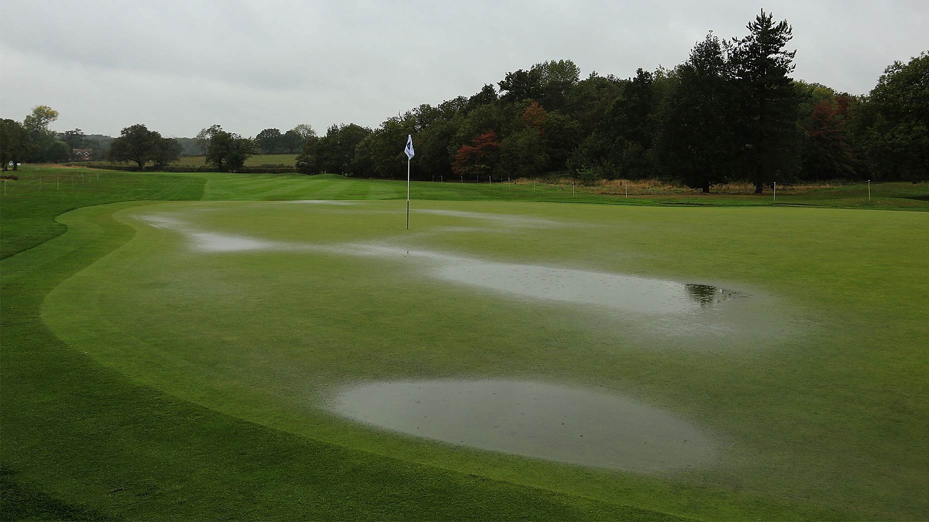 Do Golf Courses Close When It Rains  