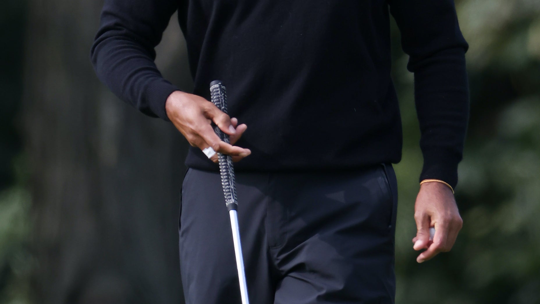 tiger woods putting posture