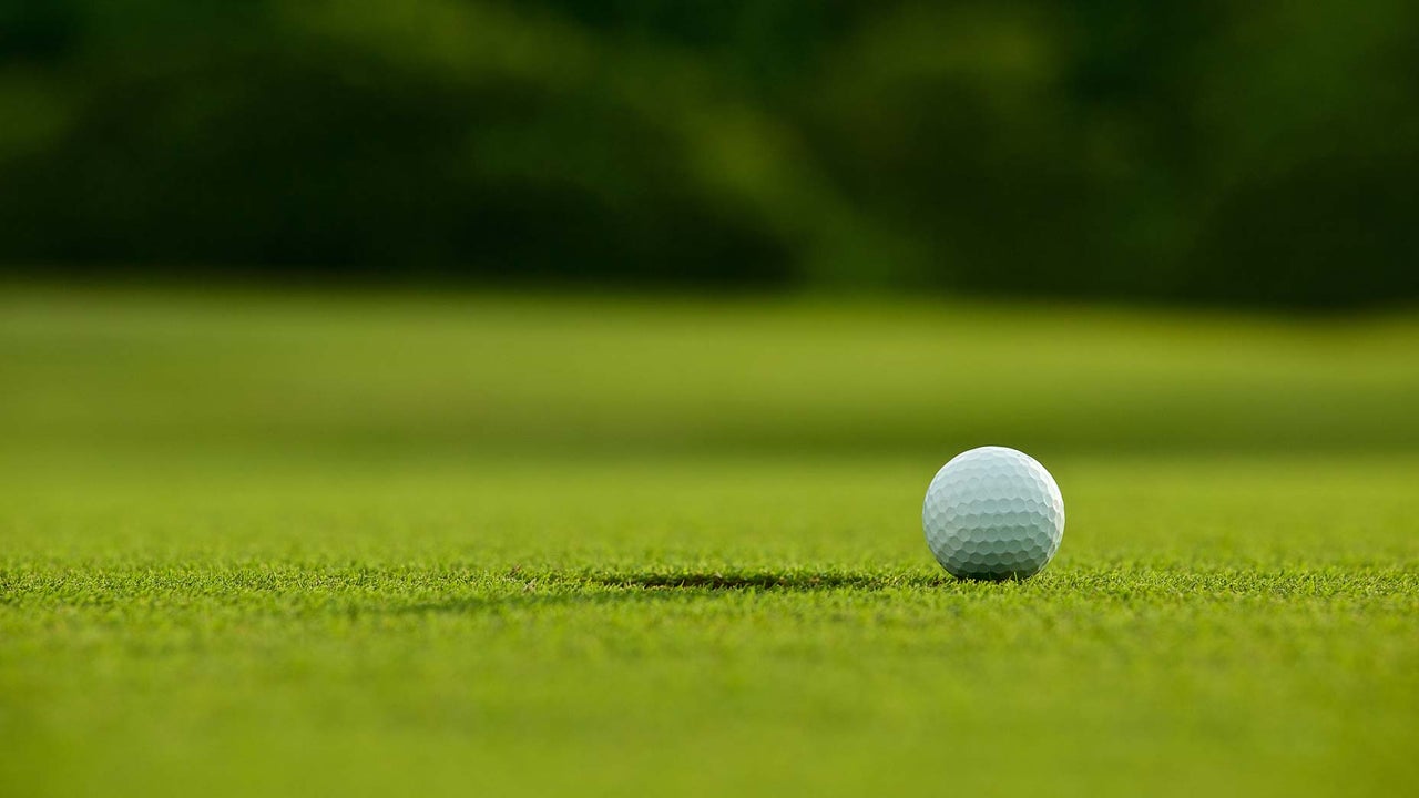 How to handle sticky Bermuda grass around the green