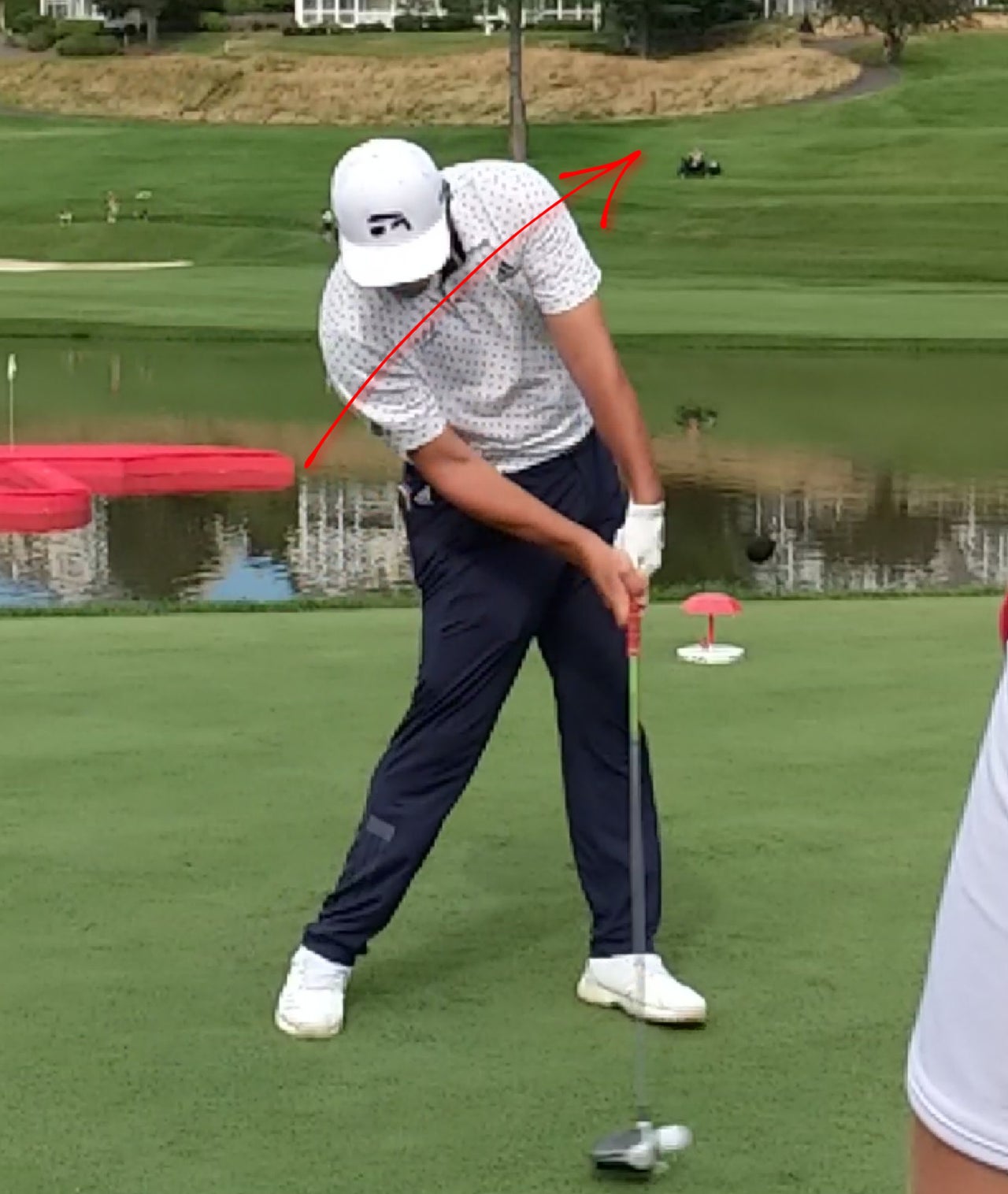 The 3 biggest differences between pro and amateur golfers at impact